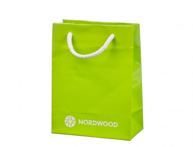 Lekkert utformet hndlaget papirpose med god slitestyrke. Minstebestilling med trykkdesign er kun 